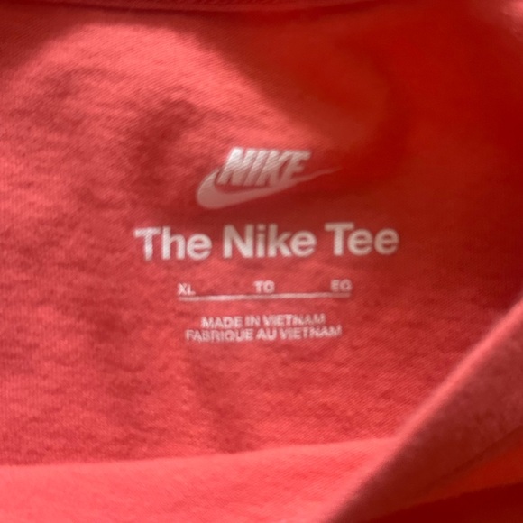 Nike Red T-Shirt - Picture 3 of 4